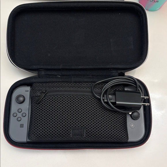 Nintendo switch - Picture 2 of 7